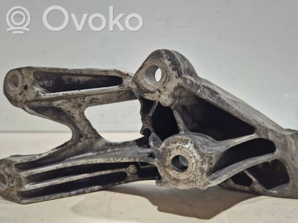 Audi A4 S4 B8 8K Engine mounting bracket 