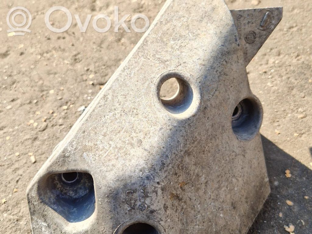 Skoda Fabia Mk1 (6Y) Engine mounting bracket 