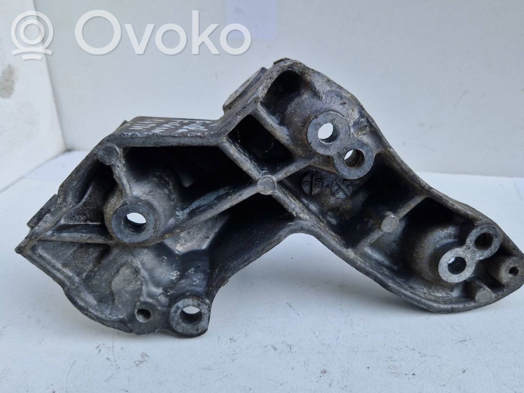 Ford Fusion Engine mounting bracket 