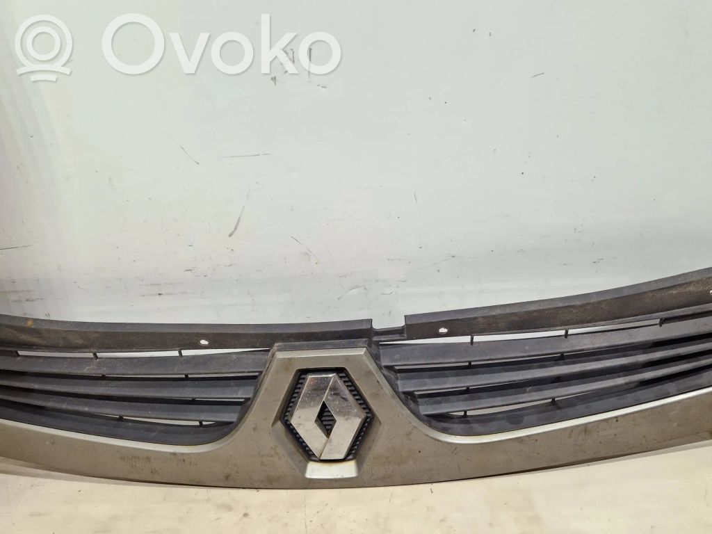 Renault Master II Front bumper upper radiator grill 
