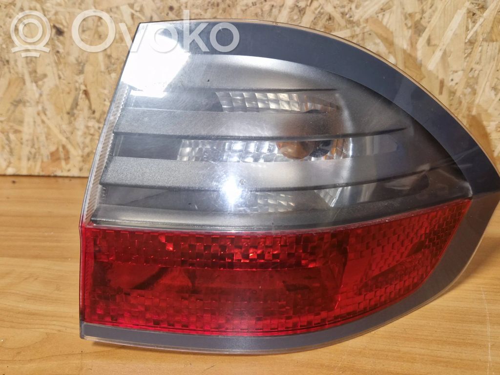 Ford S-MAX Aizmugurējais lukturis virsbūvē 