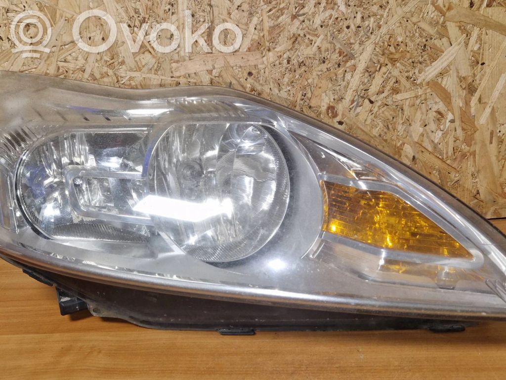 Ford Focus Priekinis žibintas 