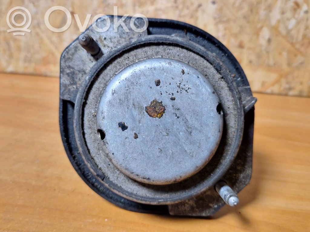 Engine mount bracket   6862353