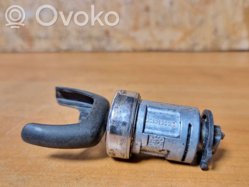 Ford Mondeo Mk III Užvedimo spynelė 