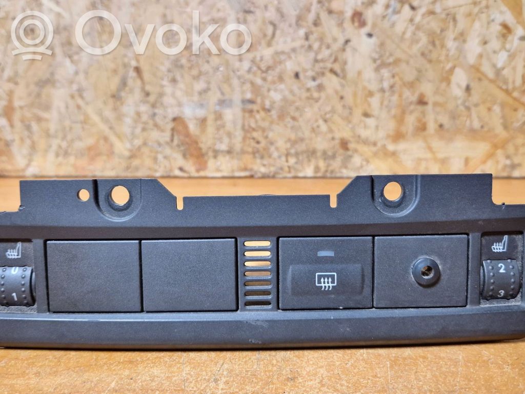 Ford Focus Windscreen/window heater switch 