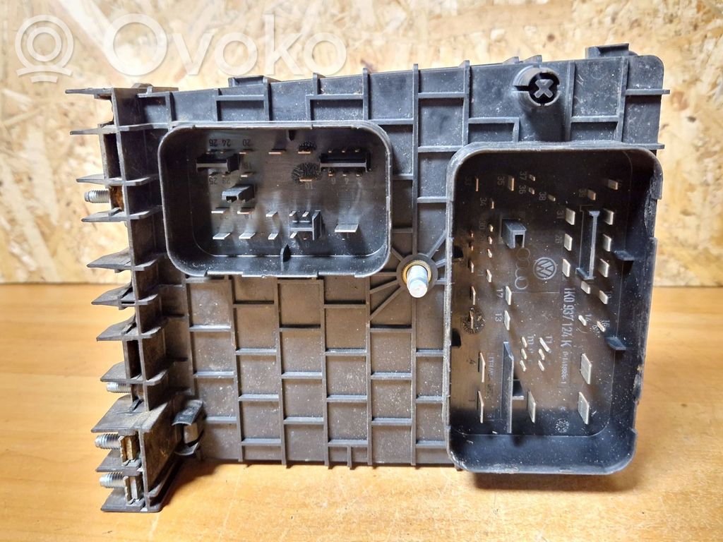 Volkswagen PASSAT B6 Fuse module 