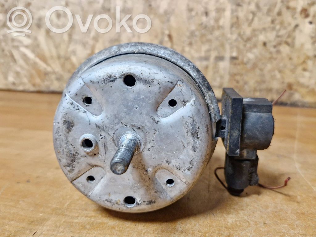Engine mount bracket   8D0199379