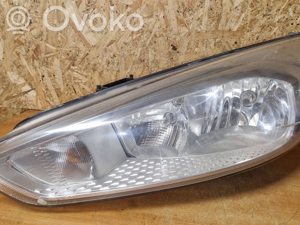 Ford Focus Lampa przednia 
