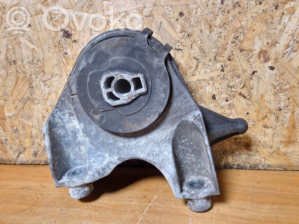 Engine mount bracket   X00762A