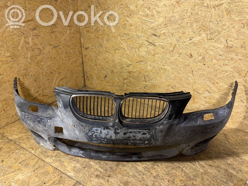 BMW 5 E60 E61 Priekinis bamperis 