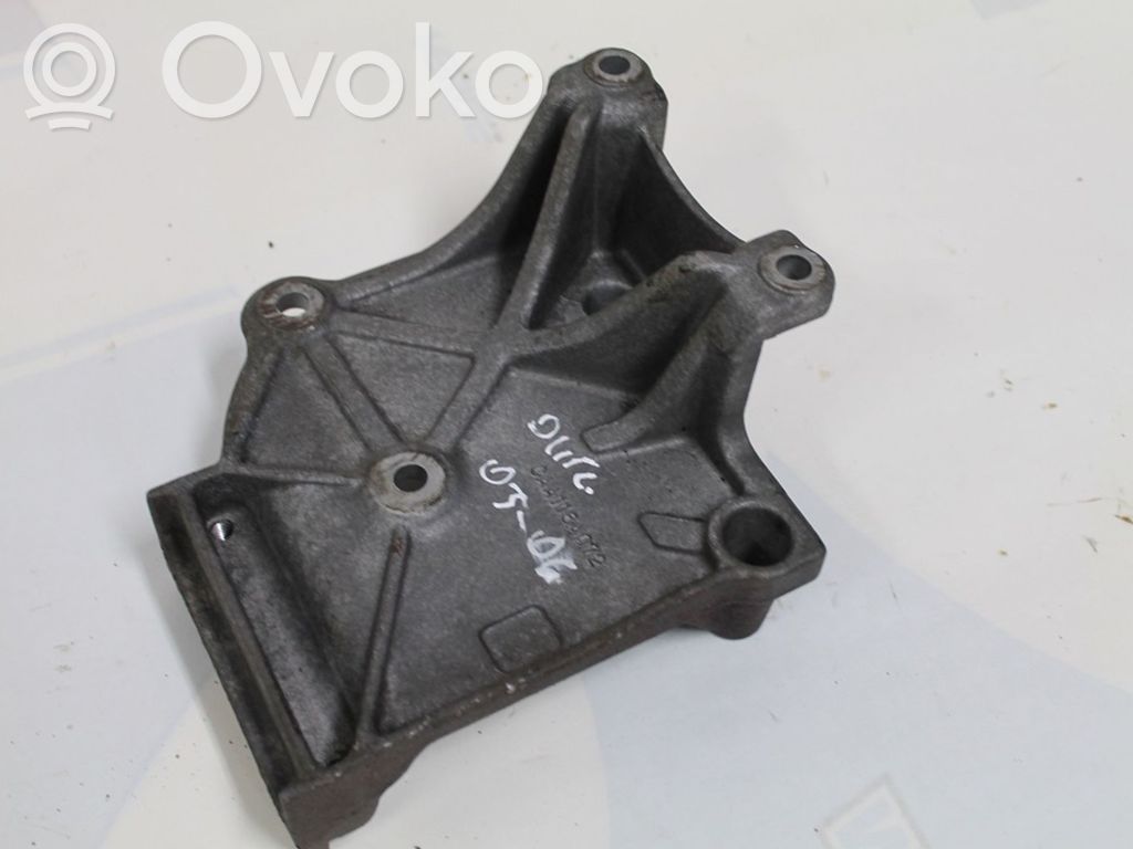 A/C compressor mount bracket   CAA116A072