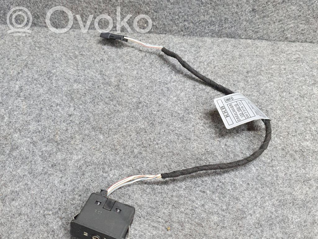 BMW 3 E90 E91 AUX in-socket connector 