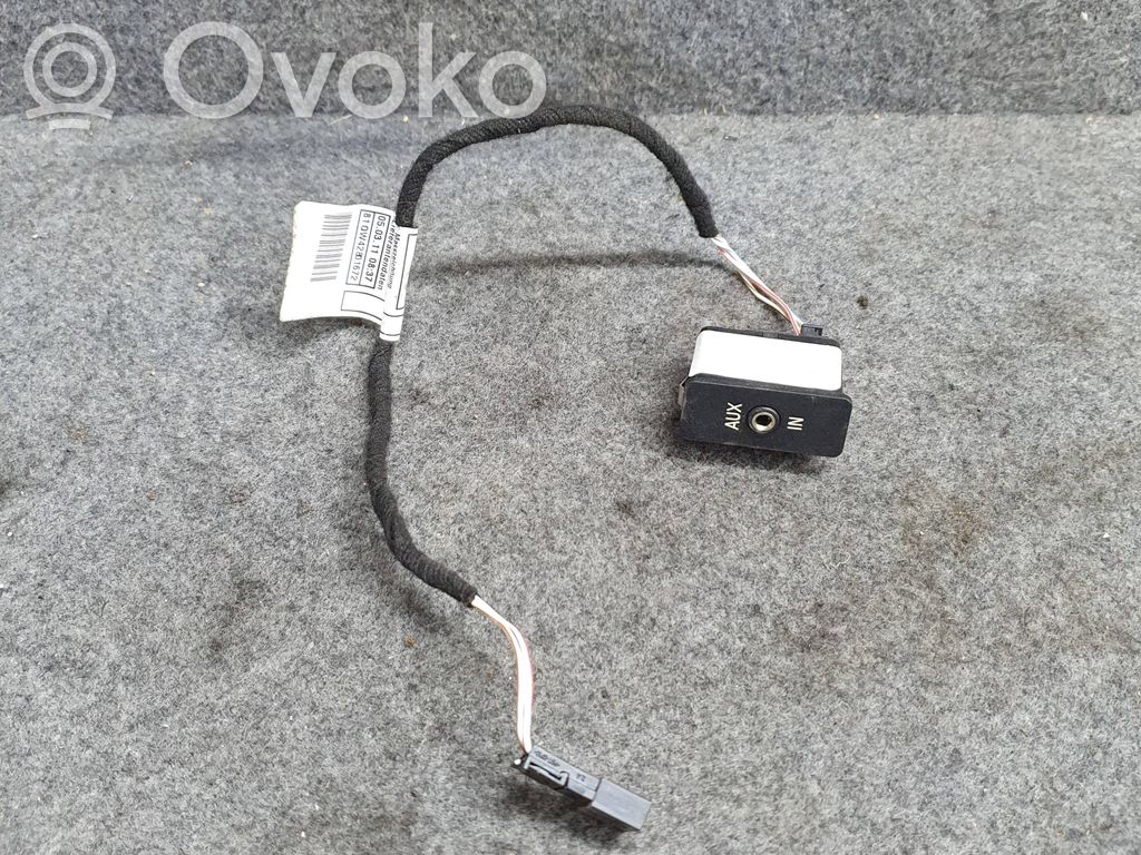 BMW 3 E90 E91 AUX in-socket connector 