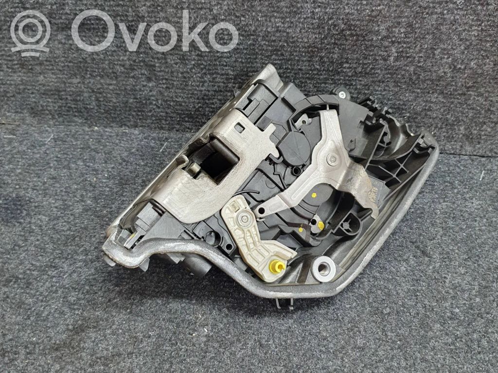 BMW 5 G30 G31 G38 Zamek drzwi tylnych 