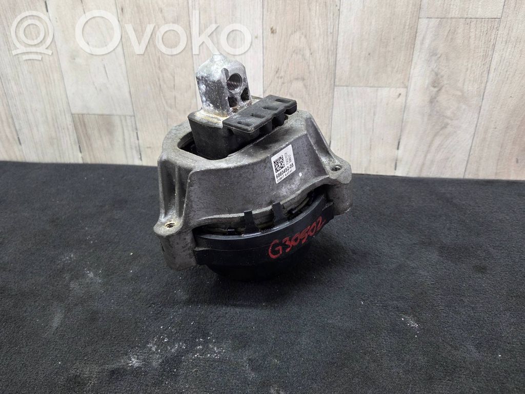 BMW 5 G30 G31 G38 Engine mount bracket 