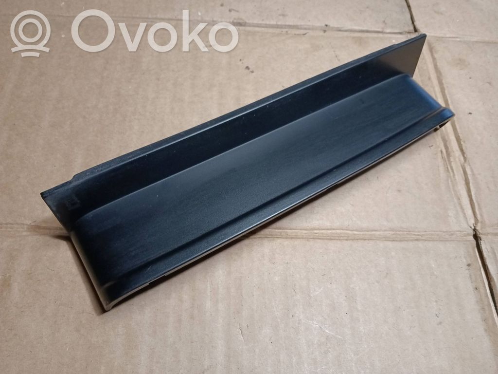 Volkswagen Caddy Listwa pod lampę tylną 