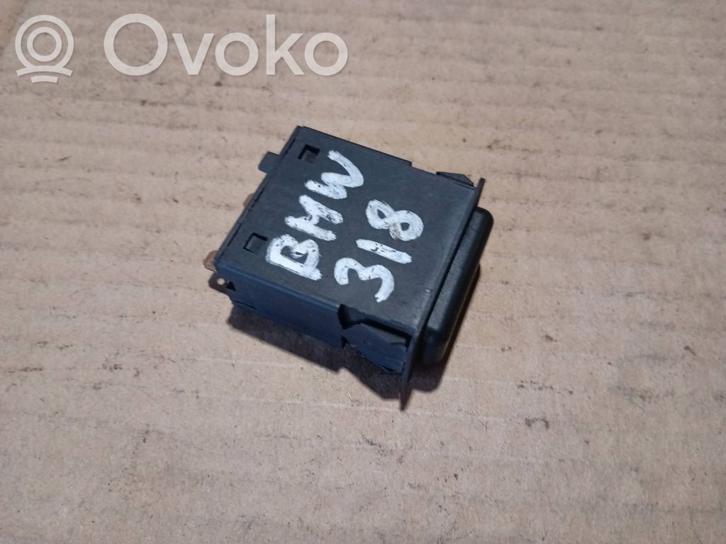Hazard light switch   QC80FK5023