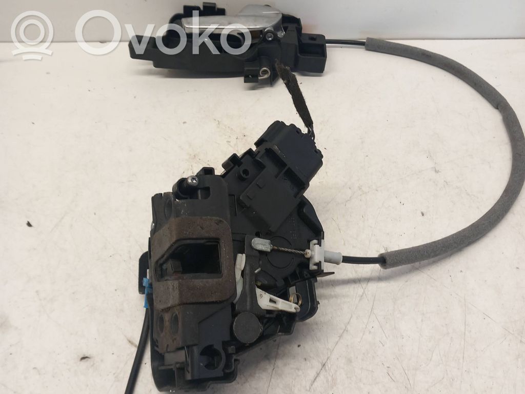 Ford Mondeo MK IV Priekšpusē slēdzene 