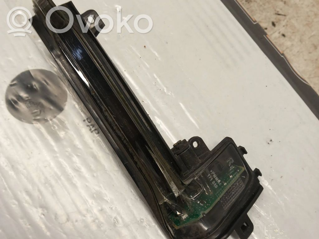 Audi A5 8T 8F Kierunkowskaz na lusterko boczne 
