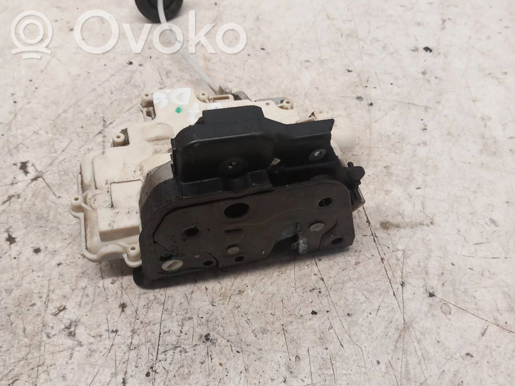 Audi A4 S4 B7 8E 8H Zamek drzwi tylnych 