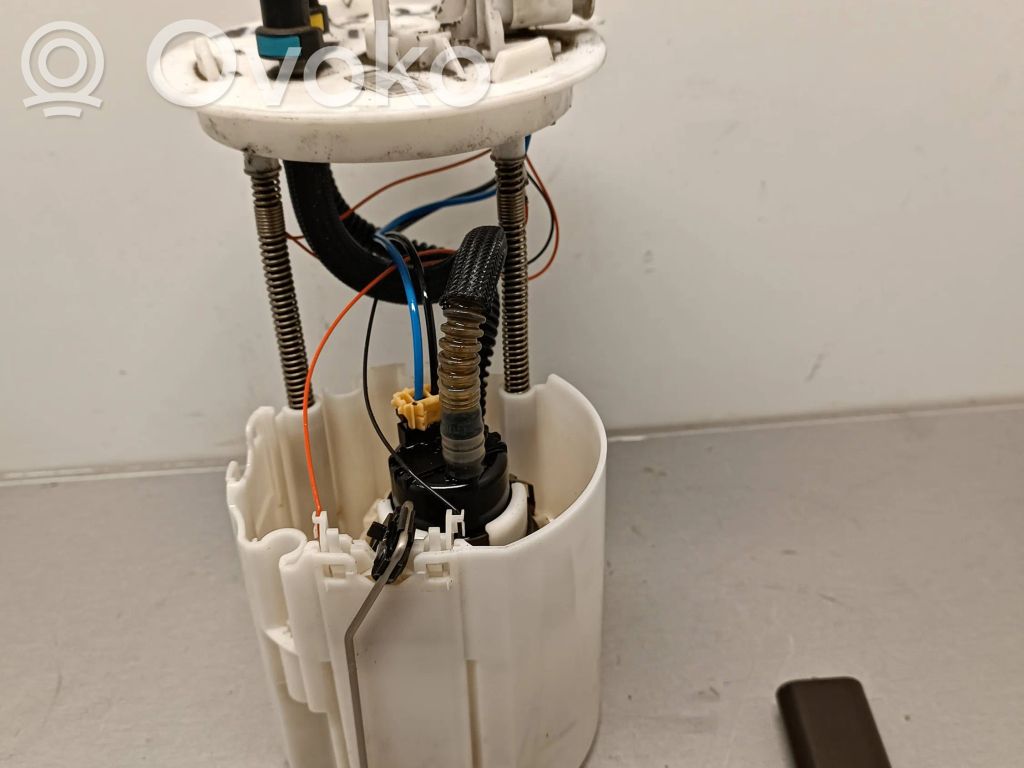 Opel Insignia A In-tank fuel pump 