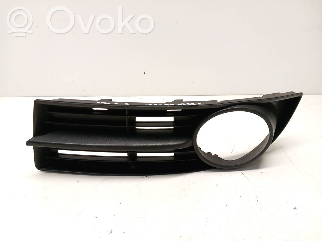 Volkswagen Touran I Front bumper lower grill 