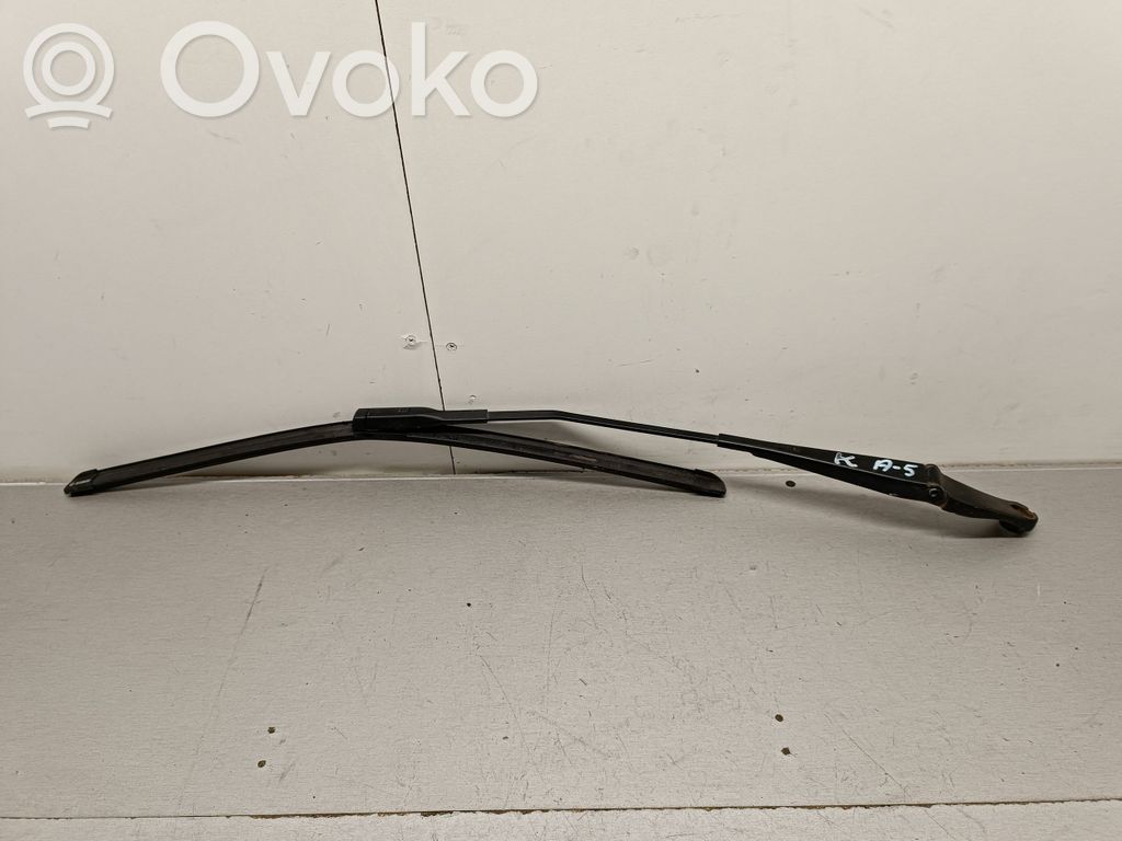 Audi A5 8T 8F Front wiper blade arm 