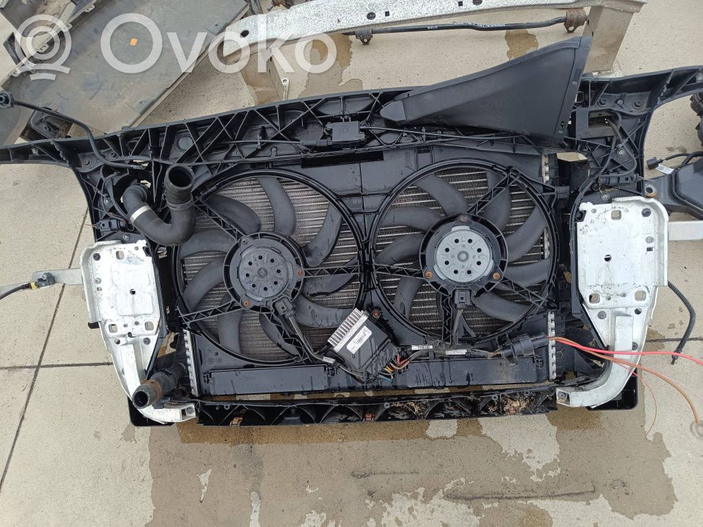 Audi A6 C7 Radiatorių panelė 