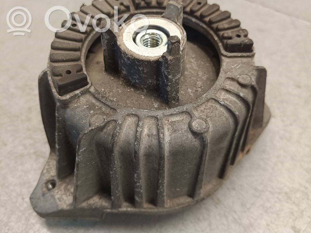 Mercedes-Benz E W212 Engine mount bracket 