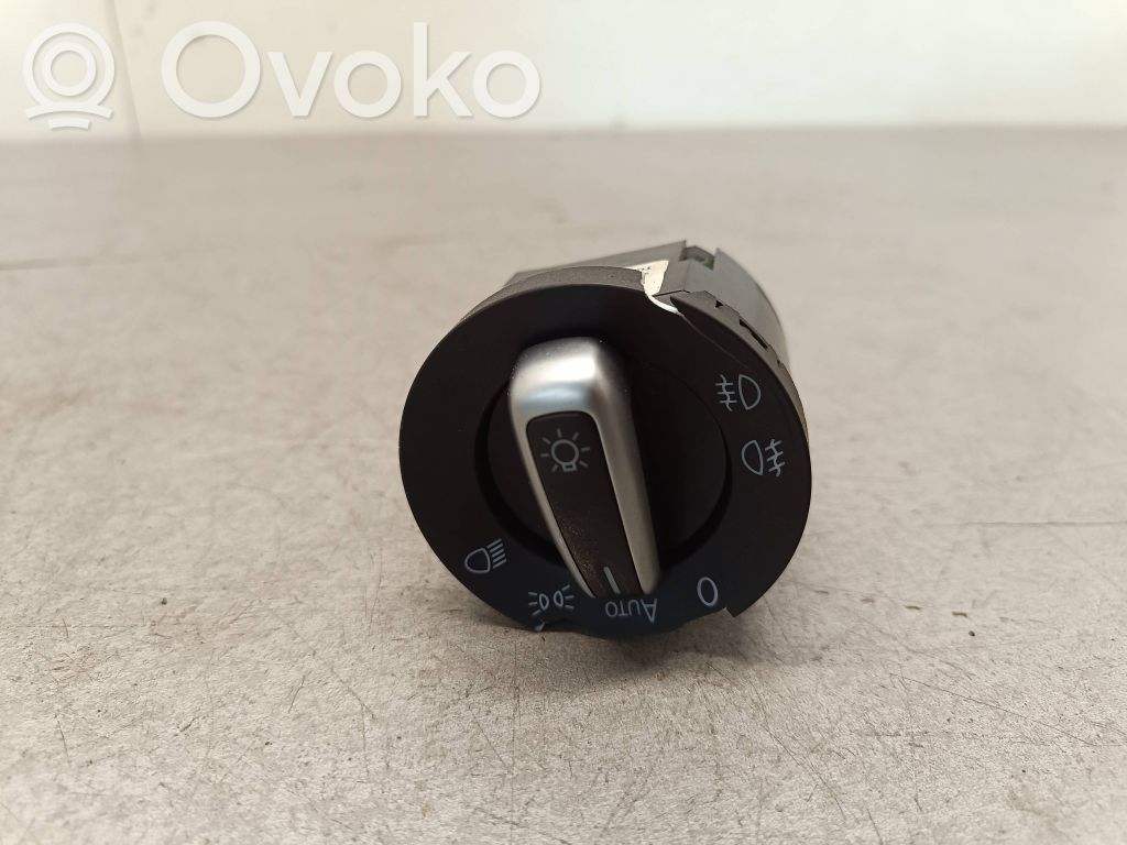 Volkswagen Tiguan Light switch 