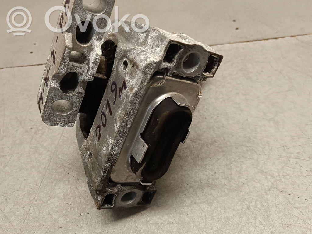 Volkswagen Golf VII Engine mount bracket 