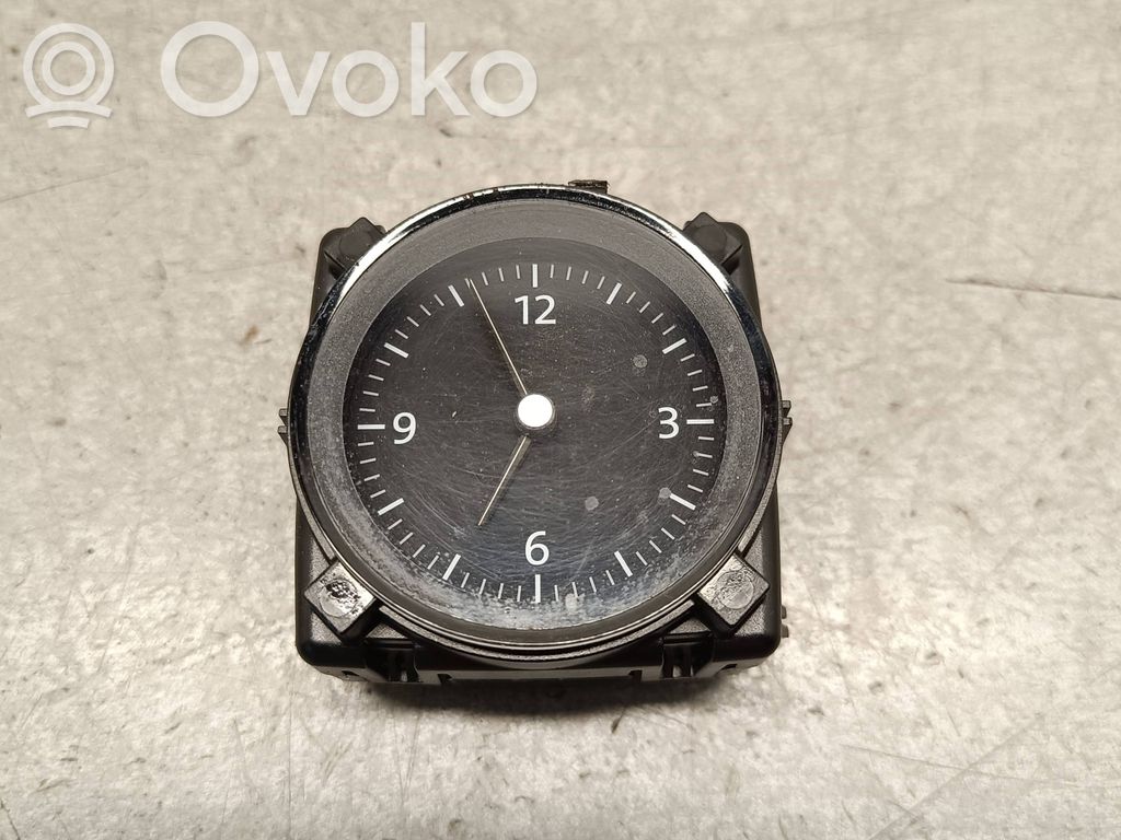 Volkswagen PASSAT B8 Reloj 