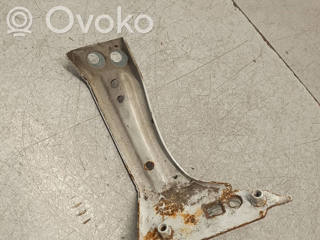 Volkswagen PASSAT B8 Uchwyt / Mocowanie błotnika przedniego 