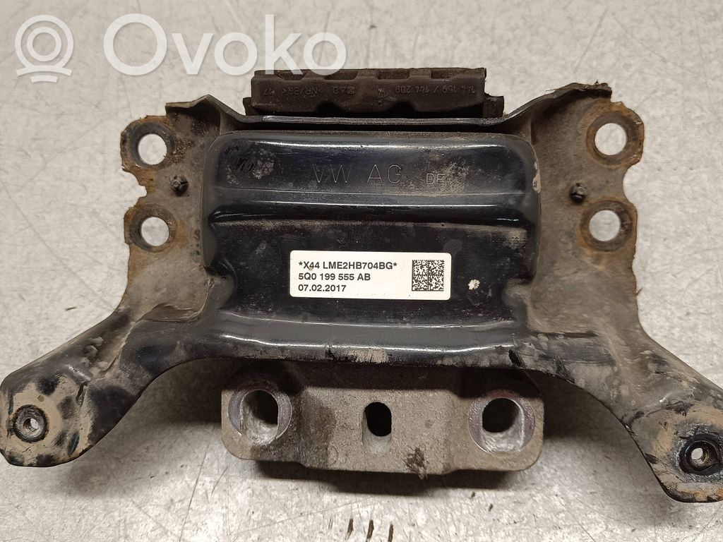 Volkswagen Golf VII Engine mount bracket 