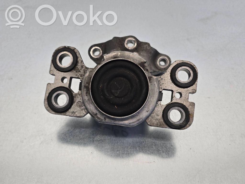 Volvo XC60 Engine mount bracket 