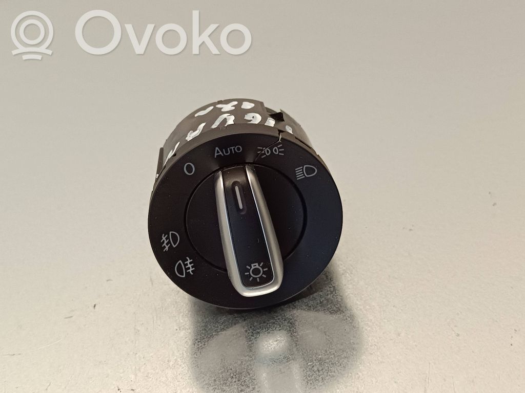 Volkswagen Tiguan Light switch 