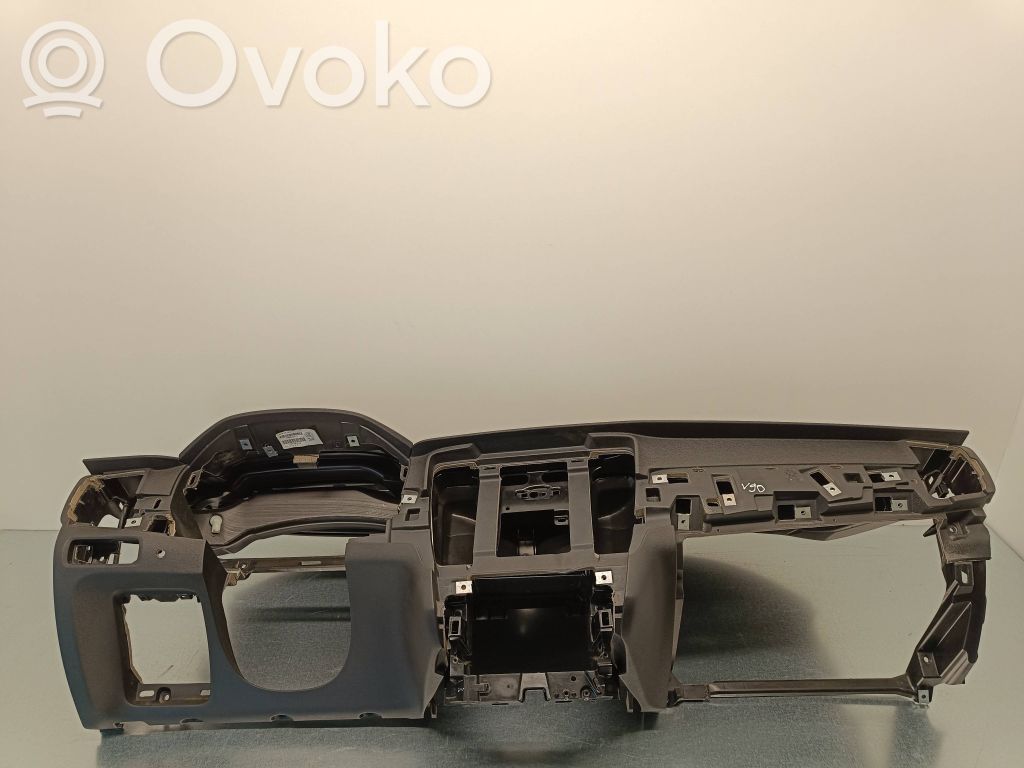 Volvo S90, V90 Panelė 