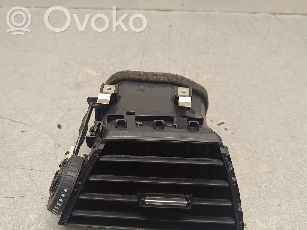 BMW 3 F30 F35 F31 Boczna kratka nawiewu deski rozdzielczej 