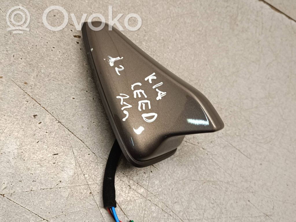 KIA Ceed GPS-pystyantenni 