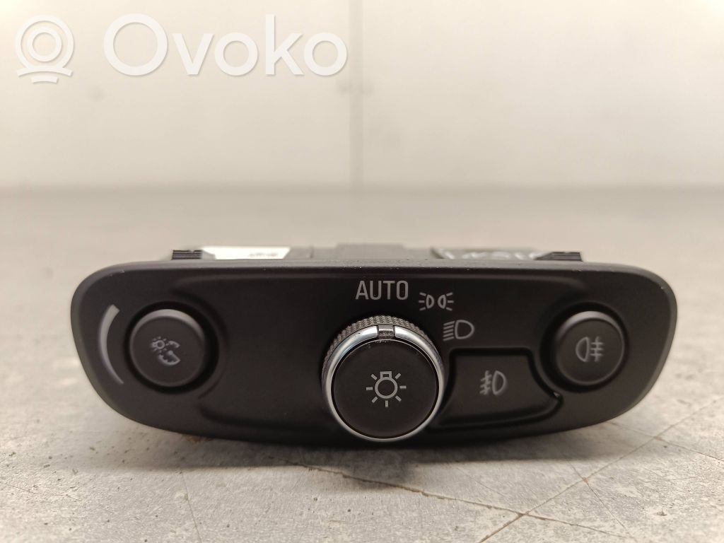 Opel Insignia B Light switch 