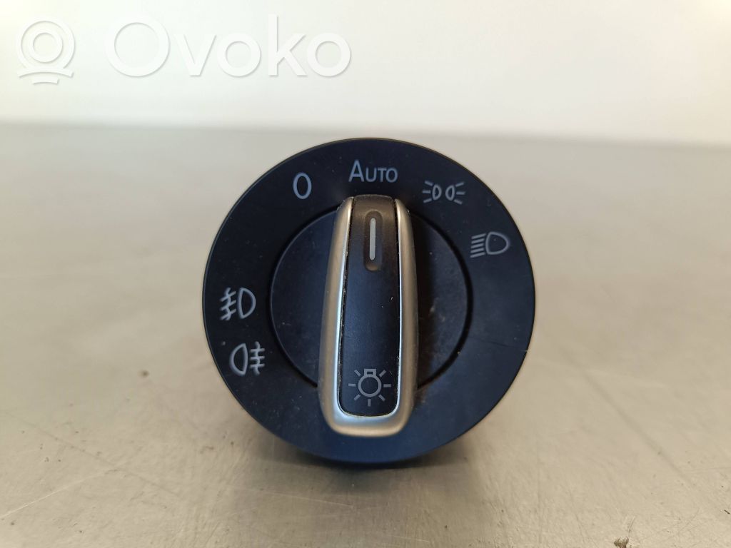 Volkswagen Tiguan Light switch 