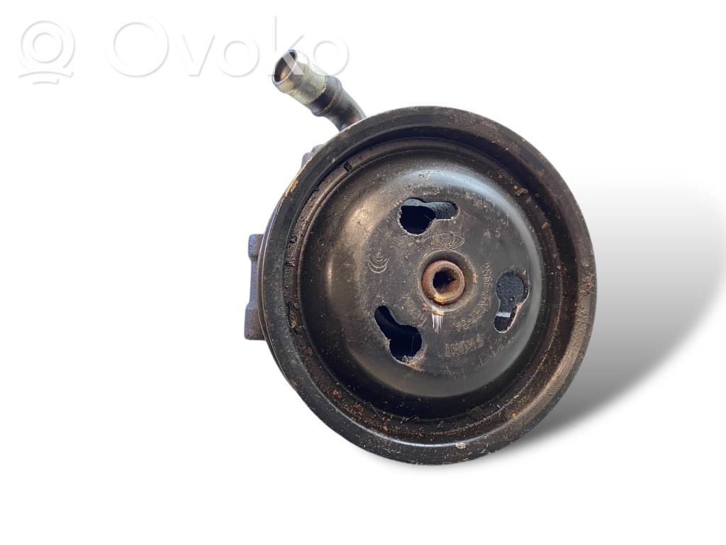 Ohjaustehostimen pumppu   K2083