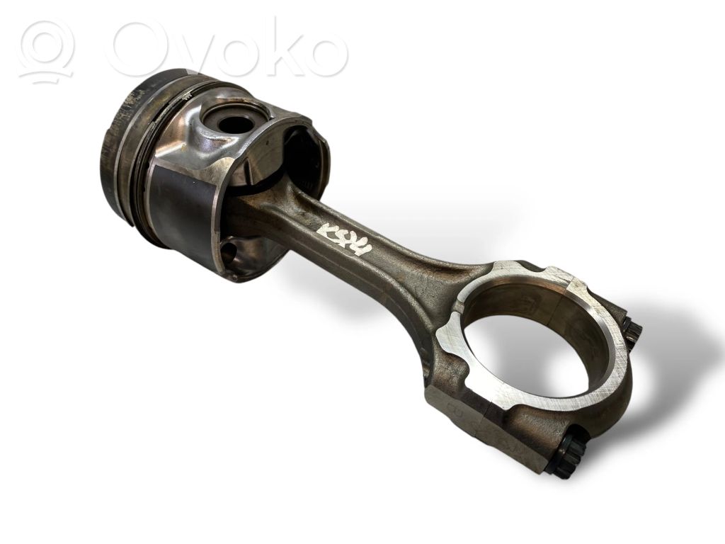 Toyota Avensis T250 Piston with connecting rod 