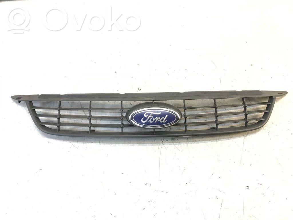 Ford Focus Augšējais režģis 