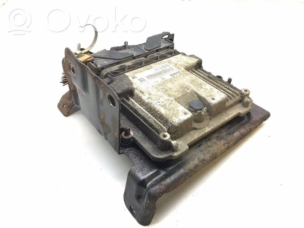 Opel Astra H Engine control unit/module 