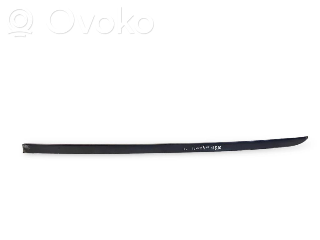 Windshield trim   7045447