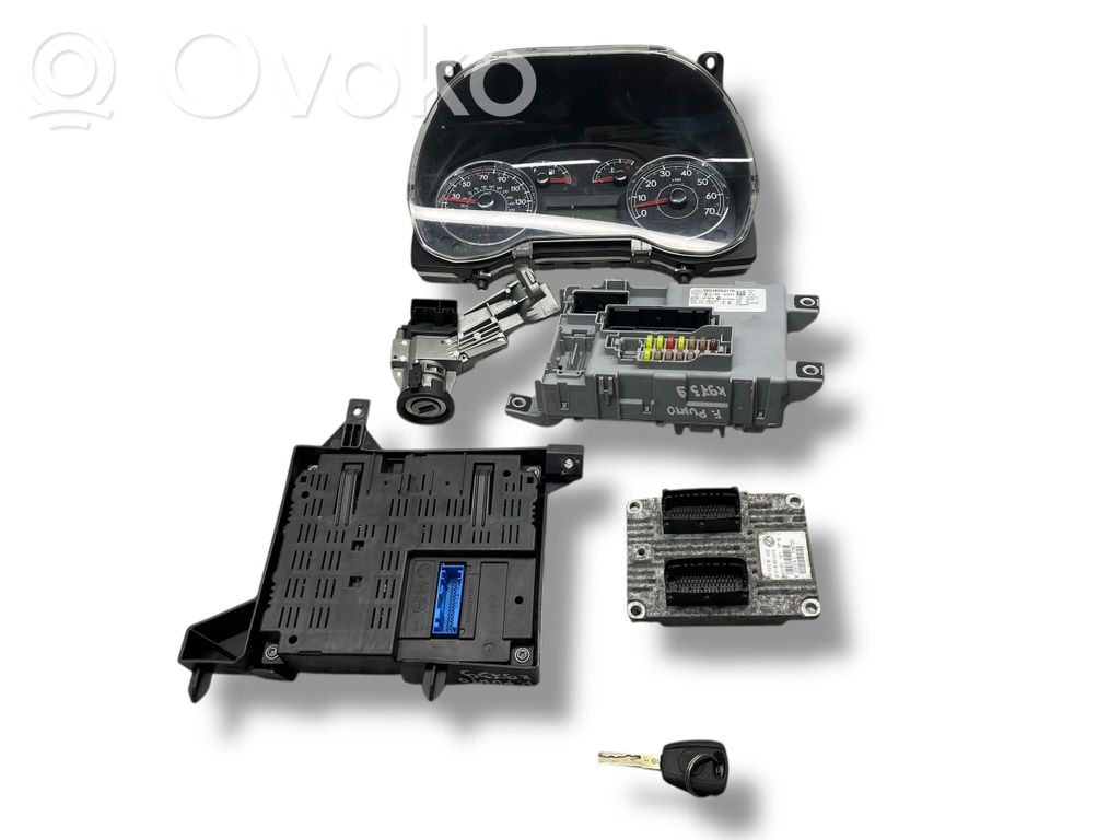 Komputer / Sterownik ECU i komplet kluczy   51847330,7NGHHY67J,0097274C