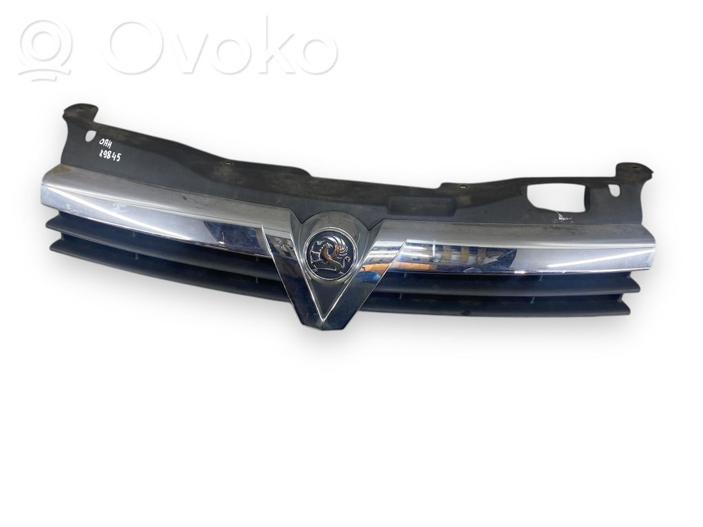 Opel Astra H Etupuskurin ylempi jäähdytinsäleikkö 