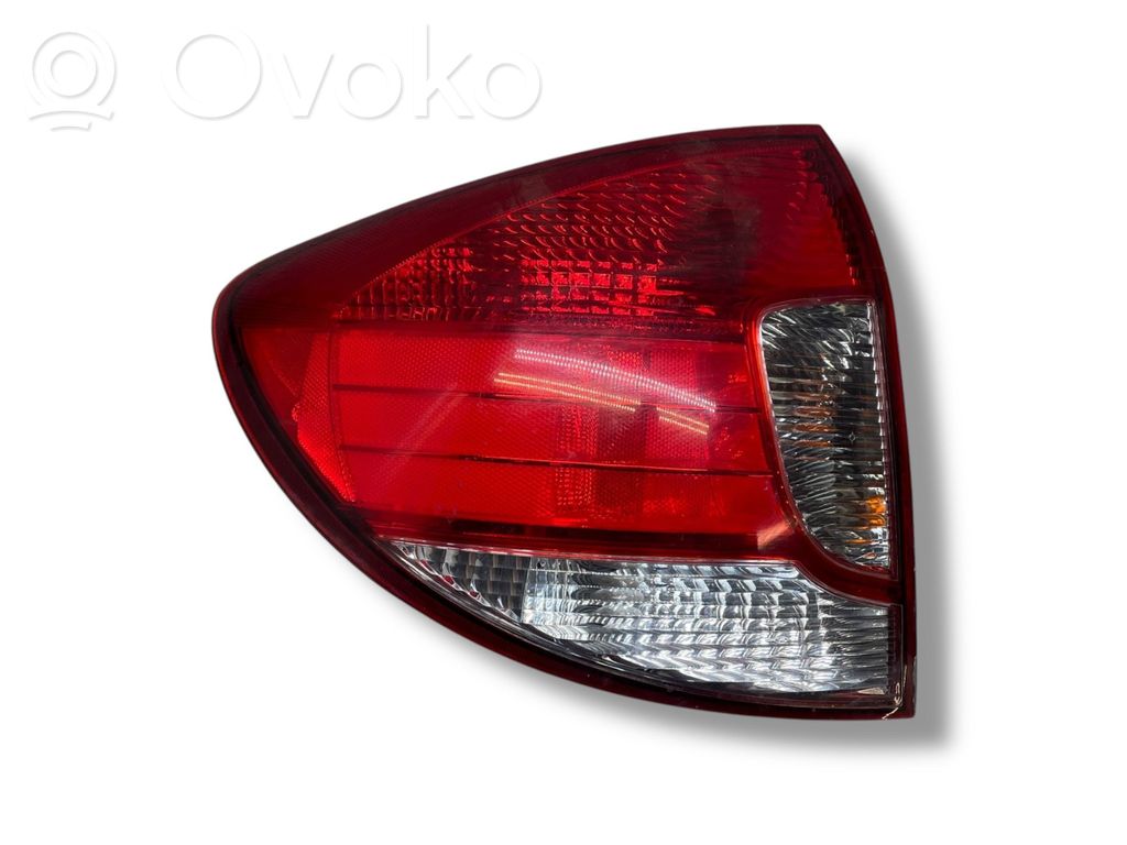 KIA Rio Aizmugurējais lukturis virsbūvē 