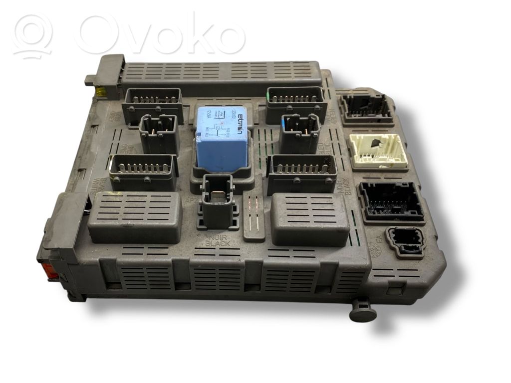 Peugeot 607 Fuse module 